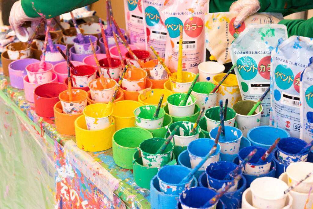 カラフルな絵の具